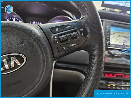 KIA CARNIVAL 9-SEATER PRESTIGE