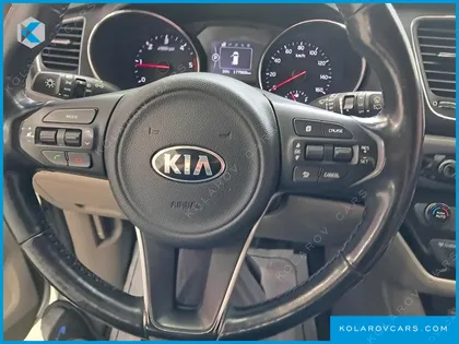 KIA CARNIVAL 11-SEATER LUXURY