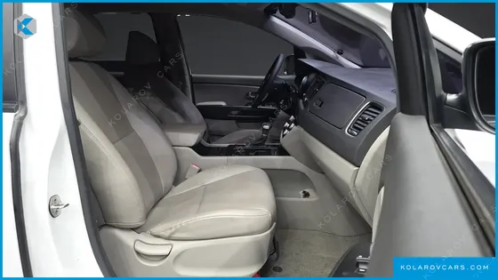 KIA CARNIVAL 11-SEATER DELUXE