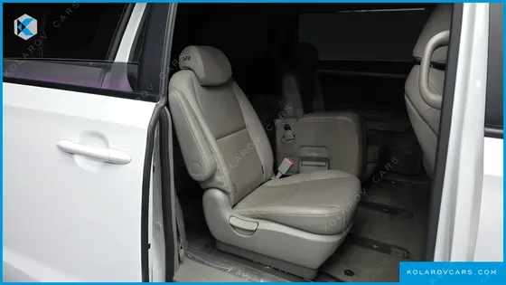 KIA CARNIVAL 11-SEATER DELUXE