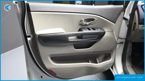 KIA CARNIVAL 11-SEATER DELUXE