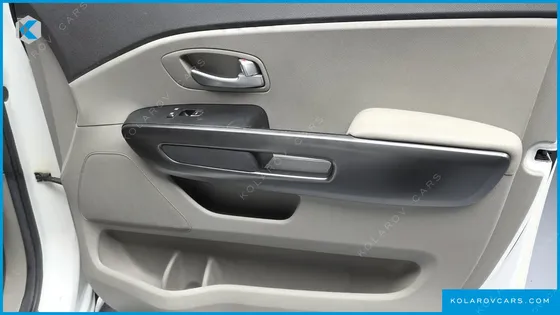 KIA CARNIVAL 11-SEATER DELUXE