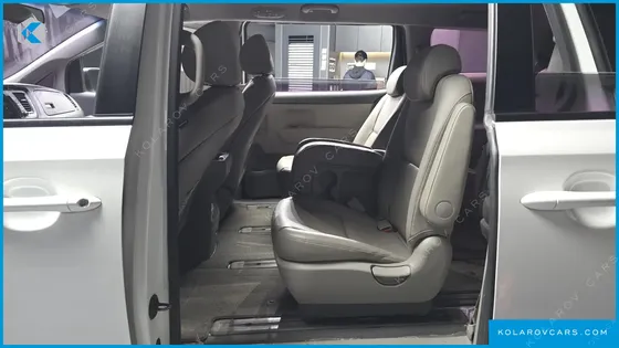 KIA CARNIVAL 11-SEATER DELUXE