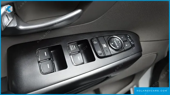 KIA CARNIVAL 11-SEATER DELUXE