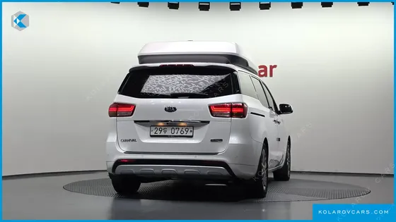 KIA CARNIVAL 7-SEATER HI-LIMOUSINE