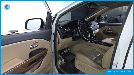 KIA CARNIVAL 7-SEATER HI-LIMOUSINE
