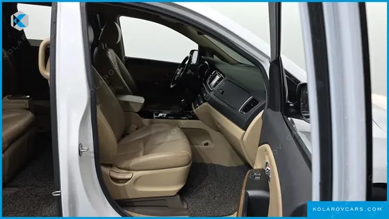KIA CARNIVAL 7-SEATER HI-LIMOUSINE