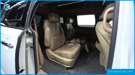 KIA CARNIVAL 7-SEATER HI-LIMOUSINE