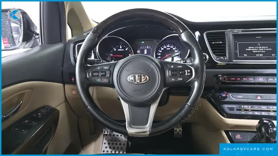 KIA CARNIVAL 7-SEATER HI-LIMOUSINE