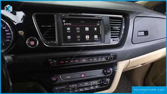 KIA CARNIVAL 7-SEATER HI-LIMOUSINE