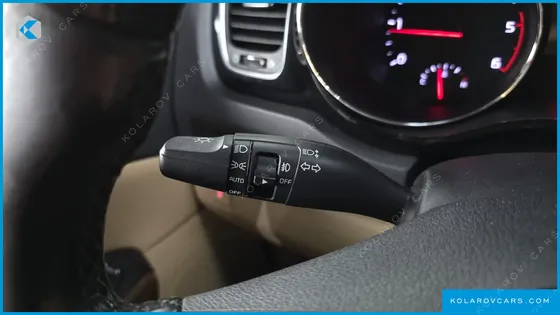 KIA CARNIVAL 7-SEATER HI-LIMOUSINE