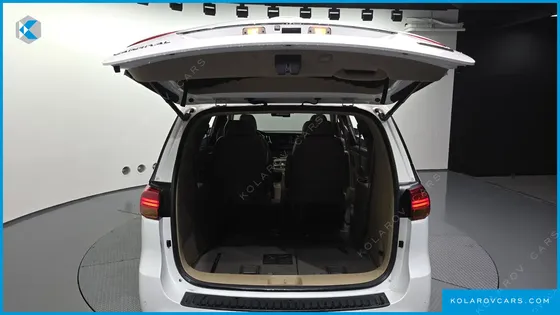 KIA CARNIVAL 7-SEATER HI-LIMOUSINE