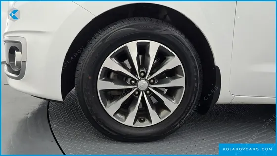 KIA CARNIVAL 9-SEATER LUXURY