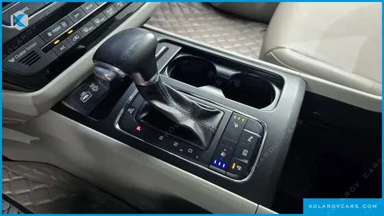 KIA CARNIVAL 9-SEATER LUXURY