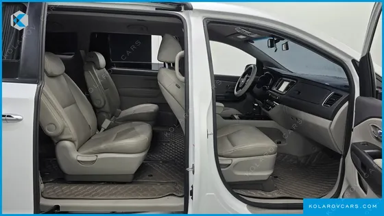 KIA CARNIVAL 9-SEATER LUXURY