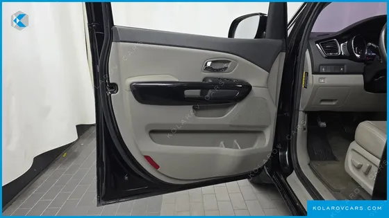KIA CARNIVAL 9-SEATER PRESTIGE