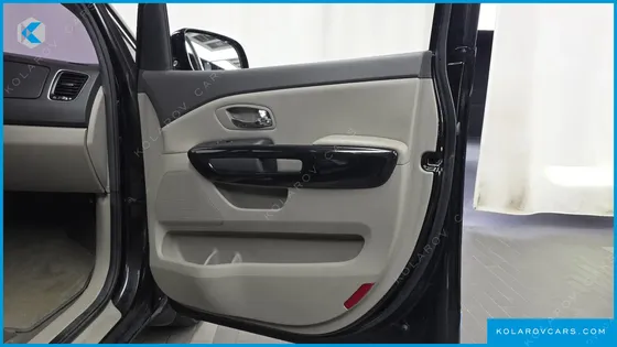 KIA CARNIVAL 9-SEATER PRESTIGE