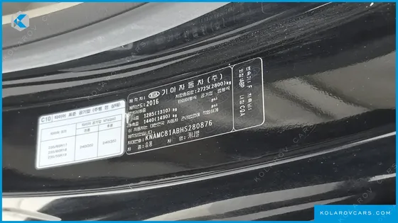 KIA CARNIVAL 9-SEATER PRESTIGE