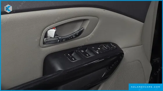 KIA CARNIVAL 9-SEATER PRESTIGE