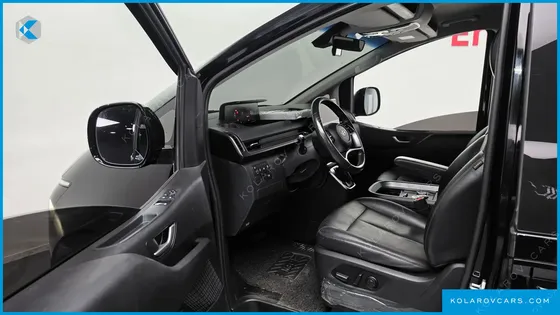HYUNDAI STARIA CARGO 5-SEATER