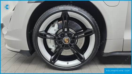 PORSCHE TAYCAN TURBO