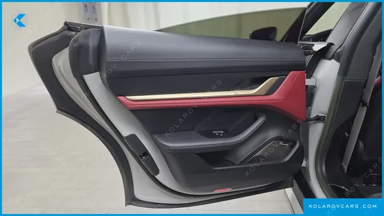 PORSCHE TAYCAN TURBO