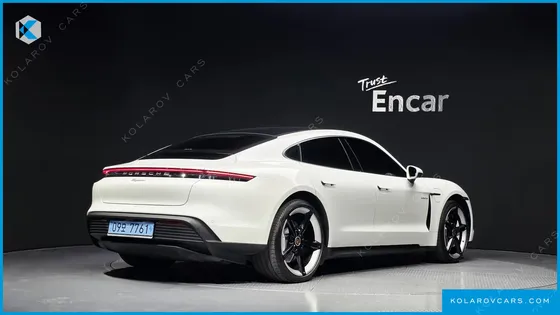 PORSCHE TAYCAN BASE