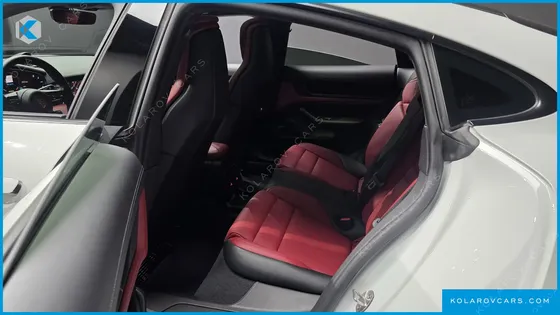 PORSCHE TAYCAN BASE