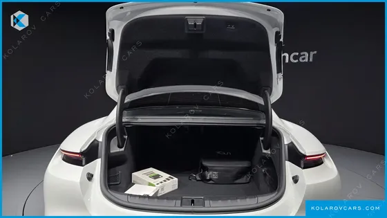 PORSCHE TAYCAN BASE