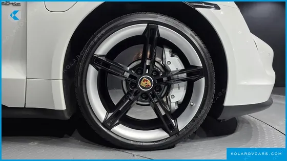 PORSCHE TAYCAN BASE