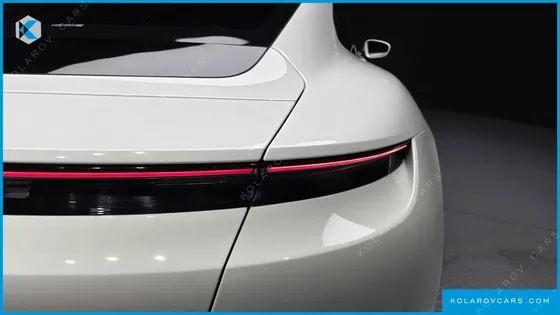 PORSCHE TAYCAN BASE