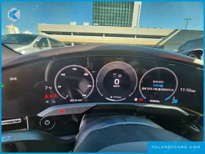 PORSCHE TAYCAN BASE