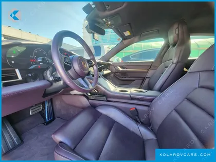 PORSCHE TAYCAN BASE