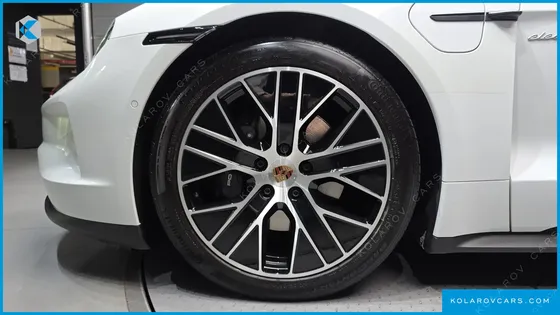 PORSCHE TAYCAN BASE