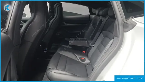 PORSCHE TAYCAN BASE