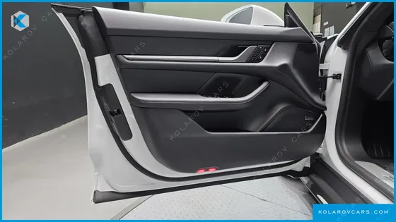 PORSCHE TAYCAN BASE