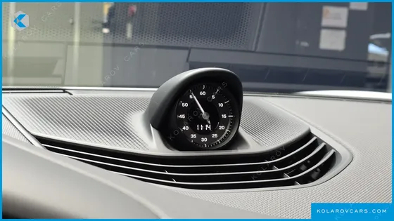 PORSCHE TAYCAN BASE