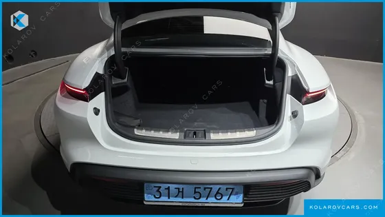 PORSCHE TAYCAN BASE