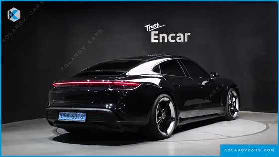PORSCHE TAYCAN BASE
