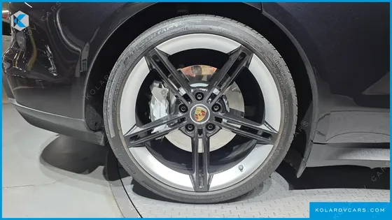 PORSCHE TAYCAN BASE