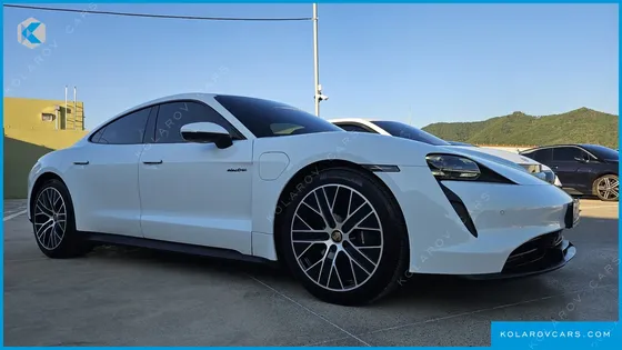 PORSCHE TAYCAN BASE
