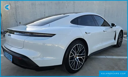 PORSCHE TAYCAN BASE