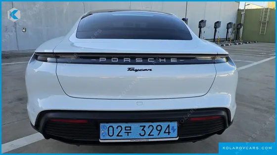 PORSCHE TAYCAN BASE