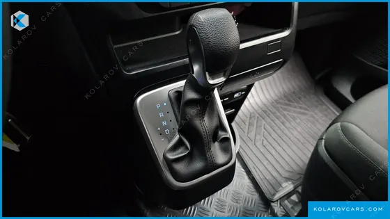 HYUNDAI STARIA CARGO 5-SEATER