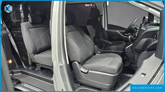 HYUNDAI STARIA CARGO 5-SEATER