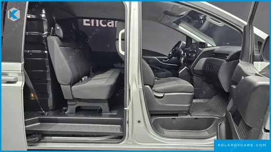 HYUNDAI STARIA CARGO 5-SEATER