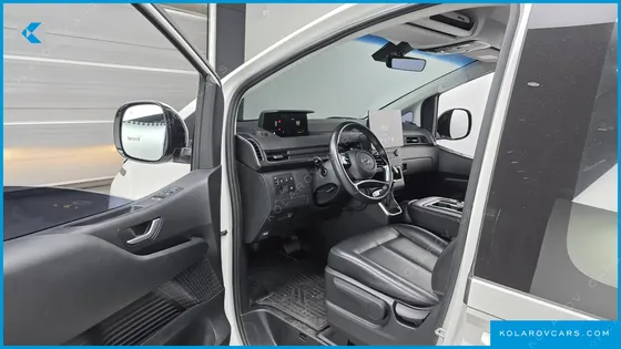 HYUNDAI STARIA TOURER 11-SEATER