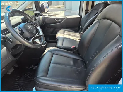 HYUNDAI STARIA TOURER 11-SEATER