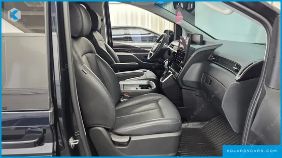 HYUNDAI STARIA CARGO 5-SEATER