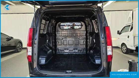 HYUNDAI STARIA CARGO 5-SEATER